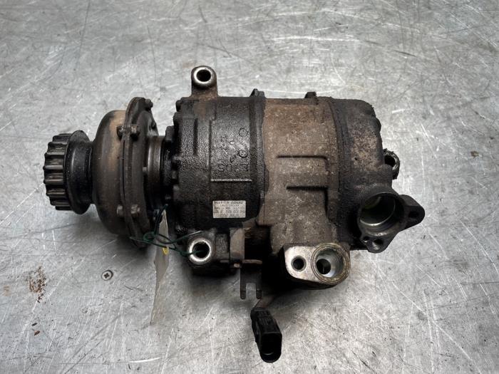 Usagé Pompe clim Volkswagen Transporter T5 2.5 TDi Prix € 50,00 Règlement à la marge proposé par Poolman autodemontage