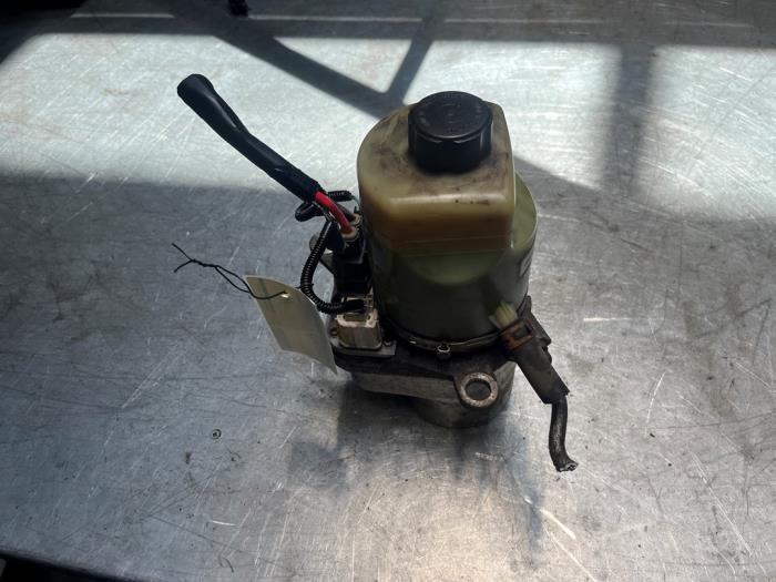 Usagé Pompe de direction Ford Focus 2 Wagon 1.6 16V Prix € 45,00 Règlement à la marge proposé par Poolman autodemontage