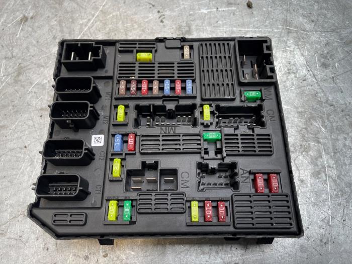 Begagnade Säkringsbox Renault Fluence (LZ) 1.5 dCi 110 Pris € 75,00 Marginaltabell erbjuds av Poolman autodemontage