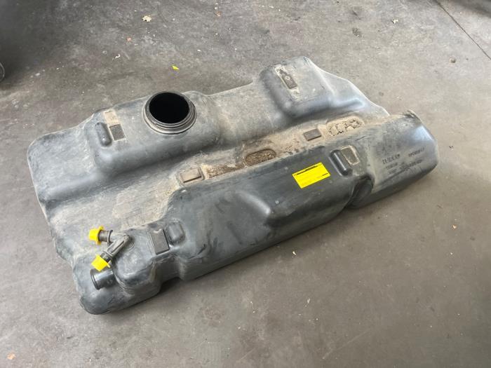 Używane Zbiornik Iveco New Daily VI 35C18, 40C18, 50C18, 65C18, 70C18, 35S18 Cena € 90,75 Z VAT oferowane przez Poolman autodemontage
