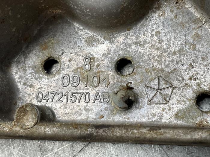 Engine mount from a Chrysler Voyager/Grand Voyager (RT) 3.6 V6 Autom. 2015