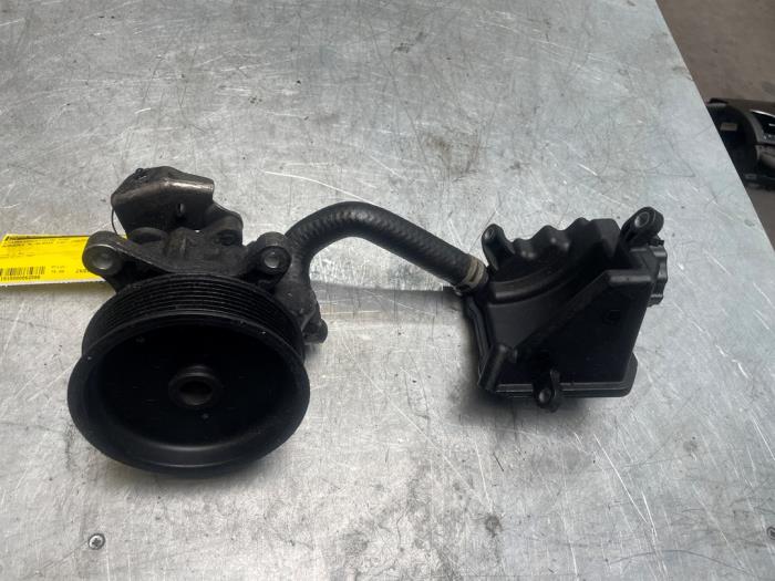 Usagé Pompe de direction Mercedes ML II (164/4JG) 3.0 ML-320 CDI 4-Matic V6 24V Prix € 75,00 Règlement à la marge proposé par Poolman autodemontage