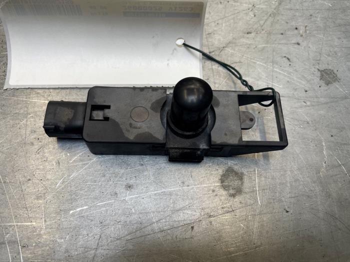 Begagnade Utetemperatursensor Mercedes CL (216) 5.5 CL-550 V8 32V Pris € 40,00 Marginaltabell erbjuds av Poolman autodemontage