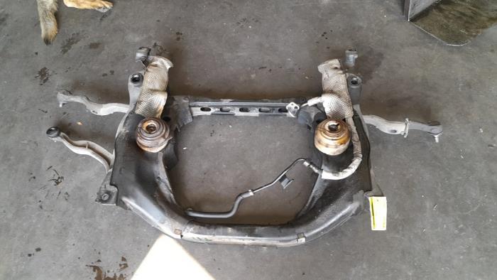 Begagnade Underram Mercedes CL (216) 5.5 CL-550 V8 32V Pris € 100,00 Marginaltabell erbjuds av Poolman autodemontage