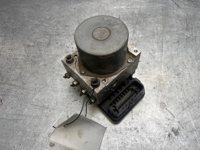 Gebrauchte ABS Pumpe Toyota Hilux V/VI 2.4 D4D-F 16V 4x4 Preis € 181,50 Mit Mehrwertsteuer angeboten von Poolman autodemontage