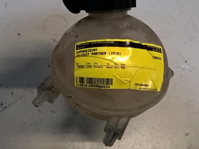 Expansion vessel from a Peugeot Partner Combispace 1.6 HDI 90 16V 2010