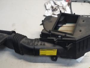 Używane Obudowa filtra powietrza Volvo V70 (SW) 2.4 D 20V Cena € 30,00 Procedura marży oferowane przez Poolman autodemontage
