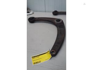 Used Front wishbone, left Peugeot 307 Price € 30,00 Margin scheme offered by Poolman autodemontage