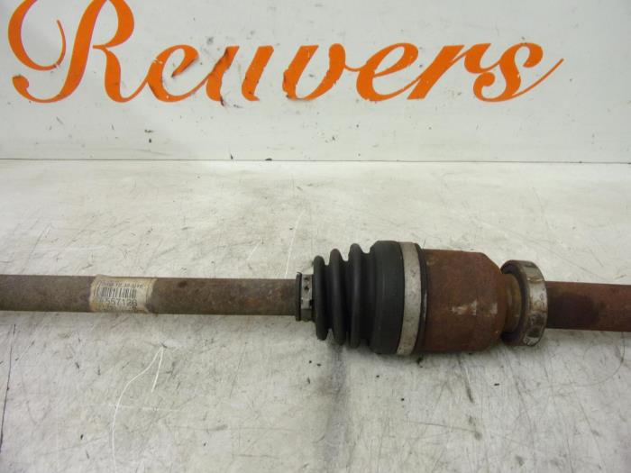 Front drive shaft, right from a Renault Clio III (BR/CR) 1.2 16V TCe 100 2008