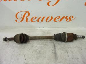 Used Front drive shaft, left Renault Clio III (BR/CR) 1.2 16V TCe 100 Price € 35,00 Margin scheme offered by Autorecycling Reuvers B.V.