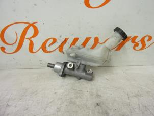 Used Master cylinder Renault Clio III (BR/CR) 1.2 16V TCe 100 Price € 25,00 Margin scheme offered by Autorecycling Reuvers B.V.