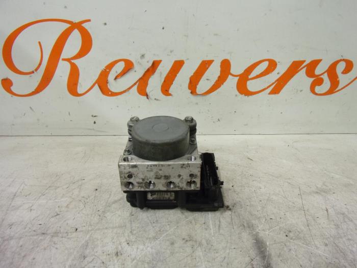 Usagé Pompe ABS Renault Clio III (BR/CR) 1.2 16V TCe 100 Prix € 50,00 Règlement à la marge proposé par Autorecycling Reuvers B.V.