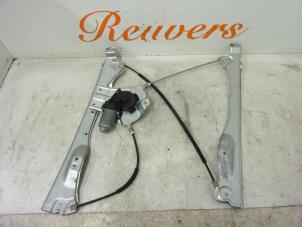 Used Window mechanism 4-door, front right Renault Clio III (BR/CR) 1.2 16V TCe 100 Price € 40,00 Margin scheme offered by Autorecycling Reuvers B.V.