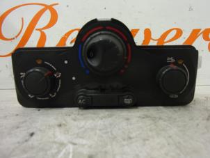Used Heater control panel Renault Clio III (BR/CR) 1.2 16V TCe 100 Price € 40,00 Margin scheme offered by Autorecycling Reuvers B.V.