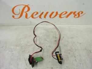 Used Heater resistor Renault Clio III (BR/CR) 1.2 16V TCe 100 Price € 20,00 Margin scheme offered by Autorecycling Reuvers B.V.
