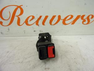 Used Rear seatbelt buckle, centre Renault Avantime (DE0) 3.0 V6 24V Price on request offered by Autorecycling Reuvers B.V.