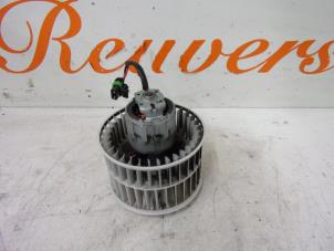Usados Motor de ventilador de calefactor Renault Avantime (DE0) 3.0 V6 24V Precio € 25,00 Norma de margen ofrecido por Autorecycling Reuvers B.V.