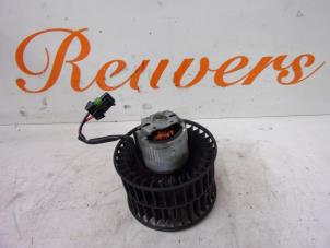 Usados Motor de ventilador de calefactor Renault Avantime (DE0) 3.0 V6 24V Precio € 25,00 Norma de margen ofrecido por Autorecycling Reuvers B.V.