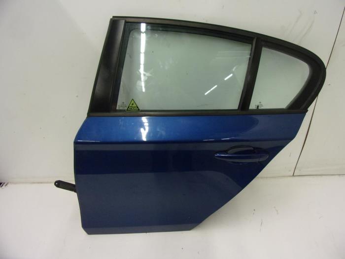 Rear door 4-door, left from a BMW 1 serie (E87/87N) 120d 16V 2005