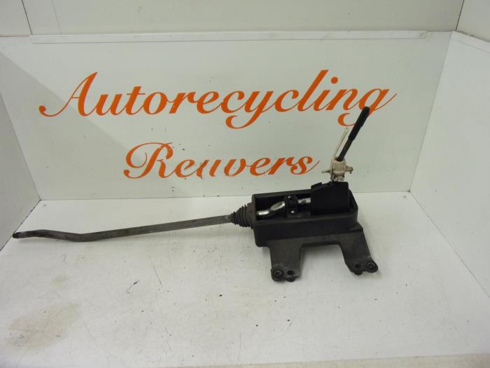 Begagnade Mittkonsol Opel Corsa D 1.0 Pris € 30,00 Marginaltabell erbjuds av Autorecycling Reuvers B.V.