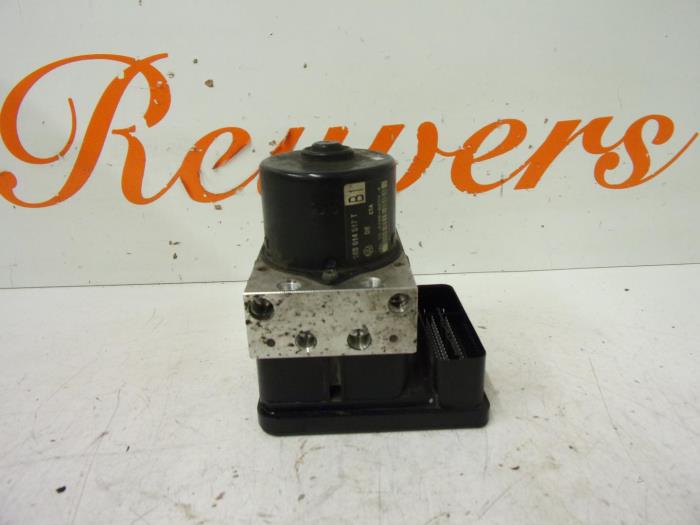 Begagnade ABS-pump Audi A3 (8P1) 2.0 TDI 16V Pris € 100,00 Marginaltabell erbjuds av Autorecycling Reuvers B.V.