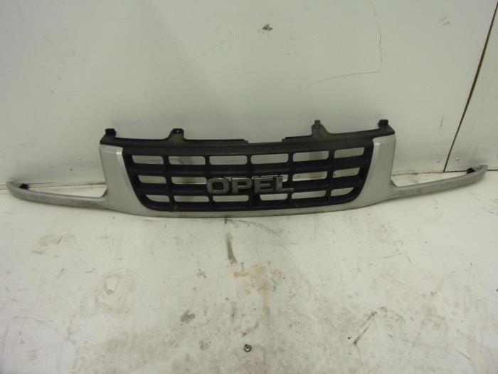 Używane Grill Opel Frontera (6B) 2.2i 16V Cena € 50,00 Procedura marży oferowane przez Autorecycling Reuvers B.V.