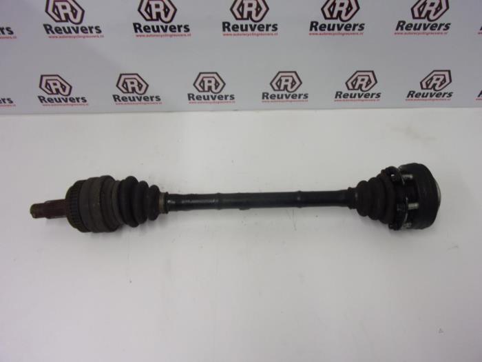 Drive shaft, rear left from a BMW 1 serie (E87/87N) 120d 16V 2005