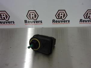 Used Headlight motor Renault Scénic I (JA) 1.6 16V Price € 10,00 Margin scheme offered by Autorecycling Reuvers B.V.