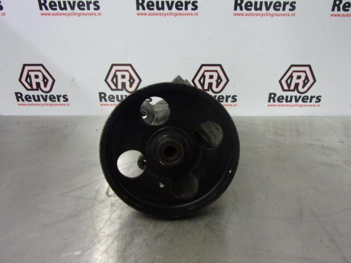 Usagé Pompe de direction Renault Laguna II Grandtour (KG) 2.0 16V Prix € 40,00 Règlement à la marge proposé par Autorecycling Reuvers B.V.