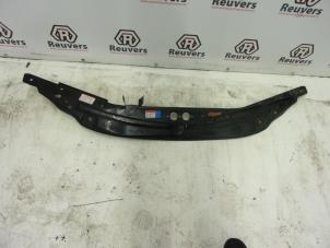 Used Lock plate LDV Maxus 2.5 DTiC Price on request offered by Autorecycling Reuvers B.V.