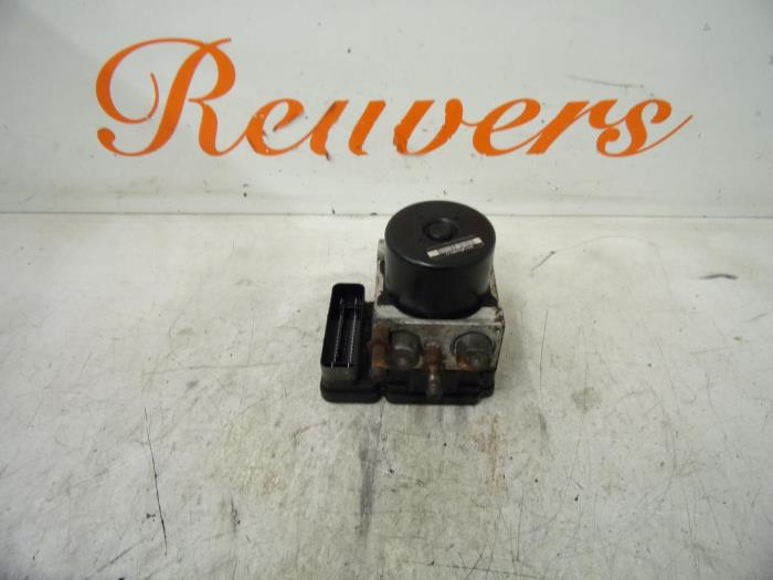 Usagé Bloc ABS Dodge Ram Van 2.8 CRD 16V Autom. Prix € 100,00 Règlement à la marge proposé par Autorecycling Reuvers B.V.