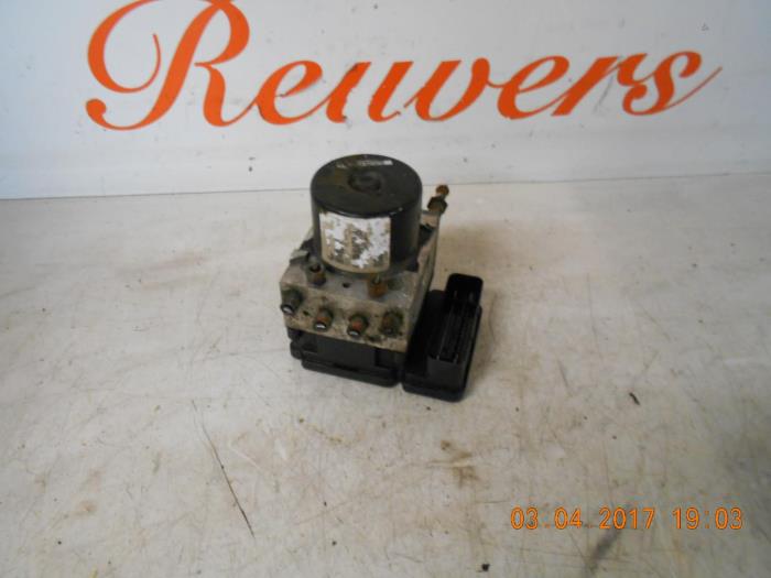 Usagé Bloc ABS Dodge Ram Van 2.8 CRD 16V Autom. Prix € 100,00 Règlement à la marge proposé par Autorecycling Reuvers B.V.
