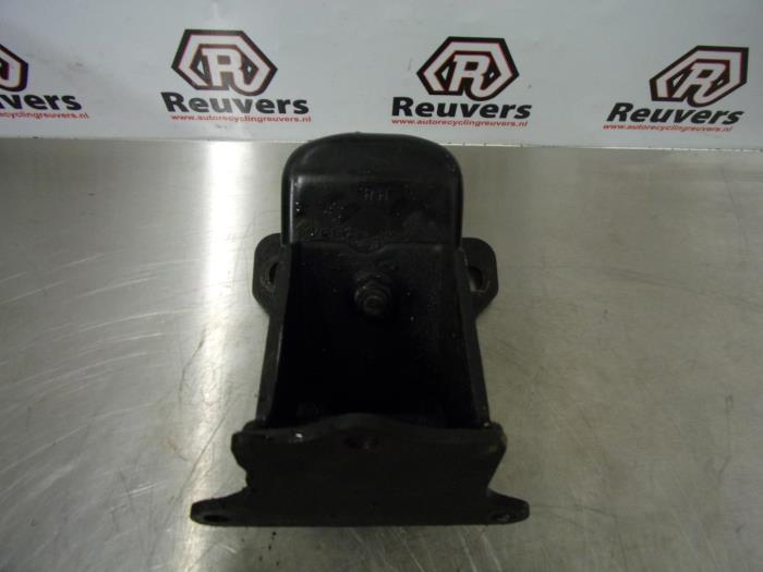 Used Engine mount Hyundai H-300 2.5 CRDi Price € 20,00 Margin scheme offered by Autorecycling Reuvers B.V.