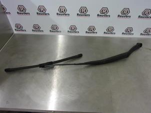 Used Front wiper arm Hyundai H-300 2.5 CRDi Price € 10,00 Margin scheme offered by Autorecycling Reuvers B.V.