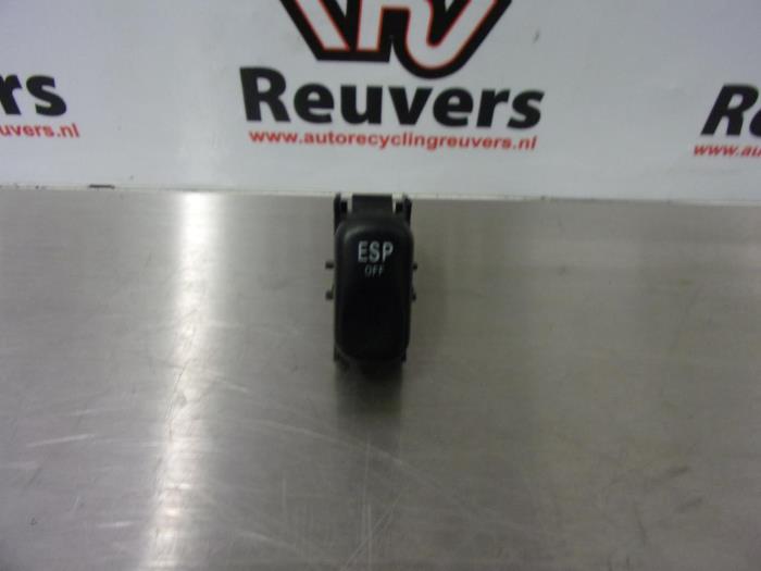 Usados Interruptor ESP Mercedes ML I (163) 430 4.3 V8 24V Autom. Precio € 10,00 Norma de margen ofrecido por Autorecycling Reuvers B.V.