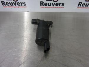 Used Rear screen washer pump Peugeot 107 1.0 12V Price € 15,00 Margin scheme offered by Autorecycling Reuvers B.V.