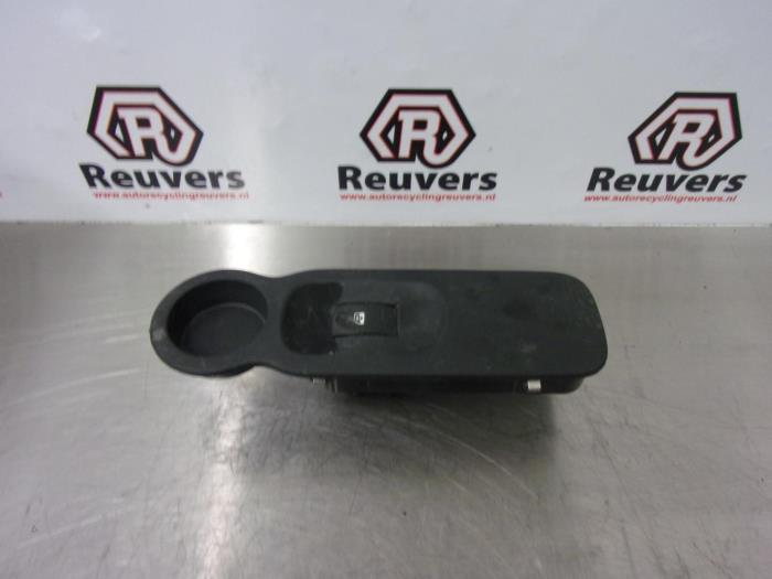 Usados Interruptor de ventanilla eléctrica Renault Modus/Grand Modus (JP) 1.6 16V Precio € 10,00 Norma de margen ofrecido por Autorecycling Reuvers B.V.