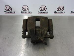 Used Front brake calliper, right Renault Clio III (BR/CR) 1.4 16V Price € 30,00 Margin scheme offered by Autorecycling Reuvers B.V.