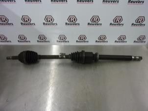 Used Front drive shaft, right Renault Clio III (BR/CR) 1.4 16V Price € 35,00 Margin scheme offered by Autorecycling Reuvers B.V.