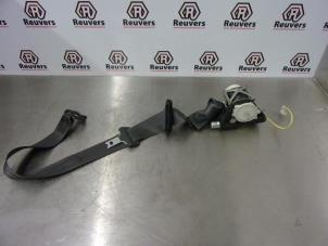 Used Rear seatbelt, left Renault Clio III (BR/CR) 1.4 16V Price € 30,00 Margin scheme offered by Autorecycling Reuvers B.V.