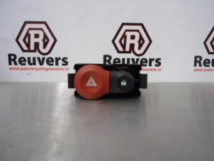 Used Panic lighting switch Renault Clio III (BR/CR) 1.4 16V Price € 15,00 Margin scheme offered by Autorecycling Reuvers B.V.