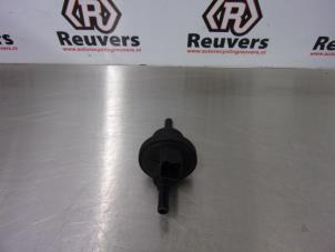 Used Vacuum valve Renault Clio III (BR/CR) 1.4 16V Price € 25,00 Margin scheme offered by Autorecycling Reuvers B.V.