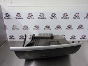 Used Glovebox Renault Clio III (BR/CR) 1.4 16V Price € 40,00 Margin scheme offered by Autorecycling Reuvers B.V.