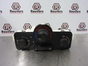 Used Heater control panel Renault Clio III (BR/CR) 1.4 16V Price € 40,00 Margin scheme offered by Autorecycling Reuvers B.V.