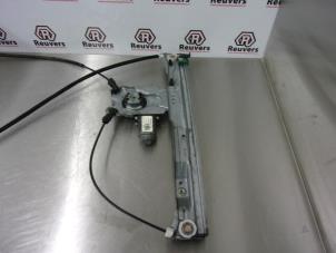 Used Window mechanism 2-door, front right Renault Clio III (BR/CR) 1.4 16V Price € 40,00 Margin scheme offered by Autorecycling Reuvers B.V.
