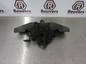 Used Bonnet lock mechanism Toyota Corolla Wagon (E12) 2.0 D-4D 16V 90 Price € 25,00 Margin scheme offered by Autorecycling Reuvers B.V.
