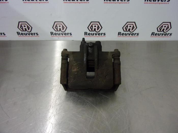 Gebrauchte Bremszange rechts vorne Toyota Corolla Wagon (E12) 2.0 D-4D 16V 90 Preis € 30,00 Margenregelung angeboten von Autorecycling Reuvers B.V.