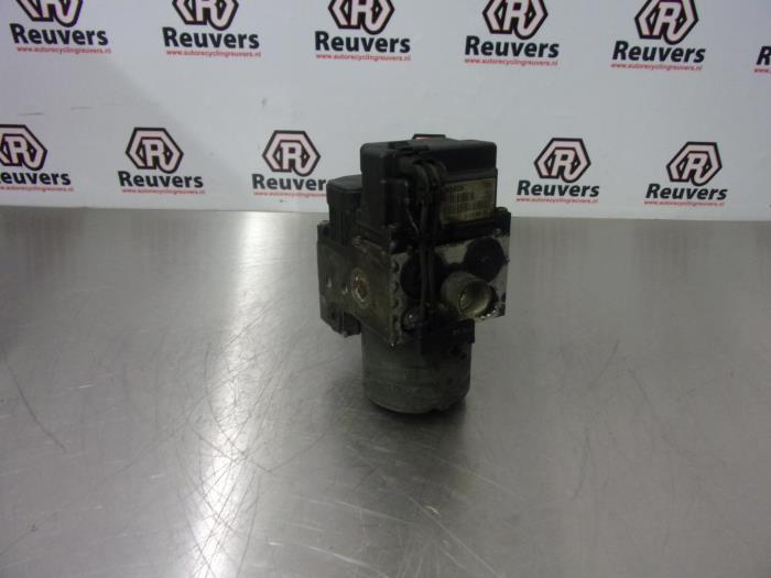 Used ABS pump Volkswagen Passat (3B2) 1.9 TDi 110 Price € 50,00 Margin scheme offered by Autorecycling Reuvers B.V.