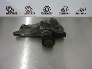 Begagnade Övre fäste, generator Seat Ibiza III (6L1) 1.4 16V 75 Pris € 30,00 Marginaltabell erbjuds av Autorecycling Reuvers B.V.