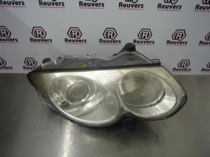 Używane Reflektor prawy Chrysler 300 M 2.7 V6 24V Cena € 80,00 Procedura marży oferowane przez Autorecycling Reuvers B.V.